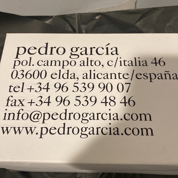 Cirine Metallic Asymmetrical Ankle
Pedro Garcia "Cirine" metallic sandals - Picture 4 of 13